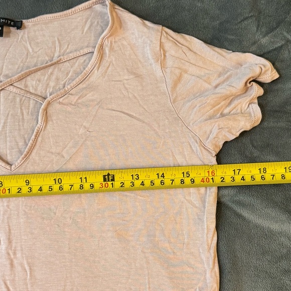 Dynamite Light Beige Short Sleeve Tee

#1186 - Picture 2 of 6